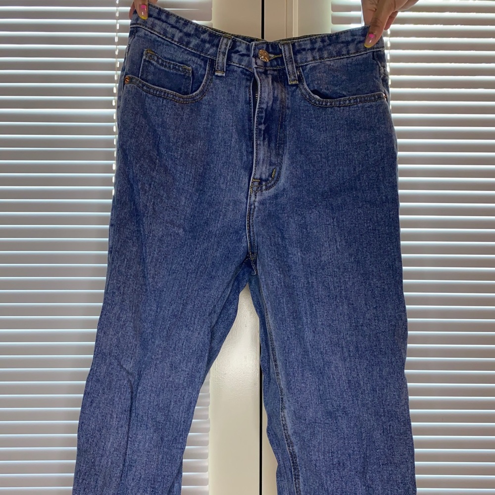 Boyfriend “bum ripped” jeans